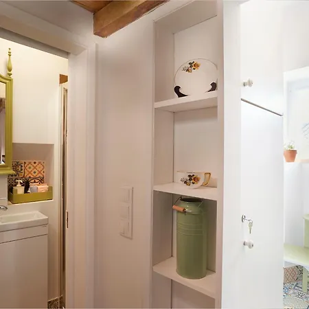 Alfama Cozy By Get Your