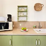 Alfama Cozy By Get Your